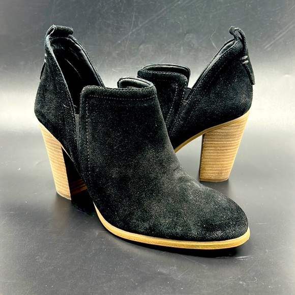 VINCE CAMUYO FRANCIA SUEDE LEATHER WOMEN SIZE 9 BLACK BOOTIE - Picture 1 of 9